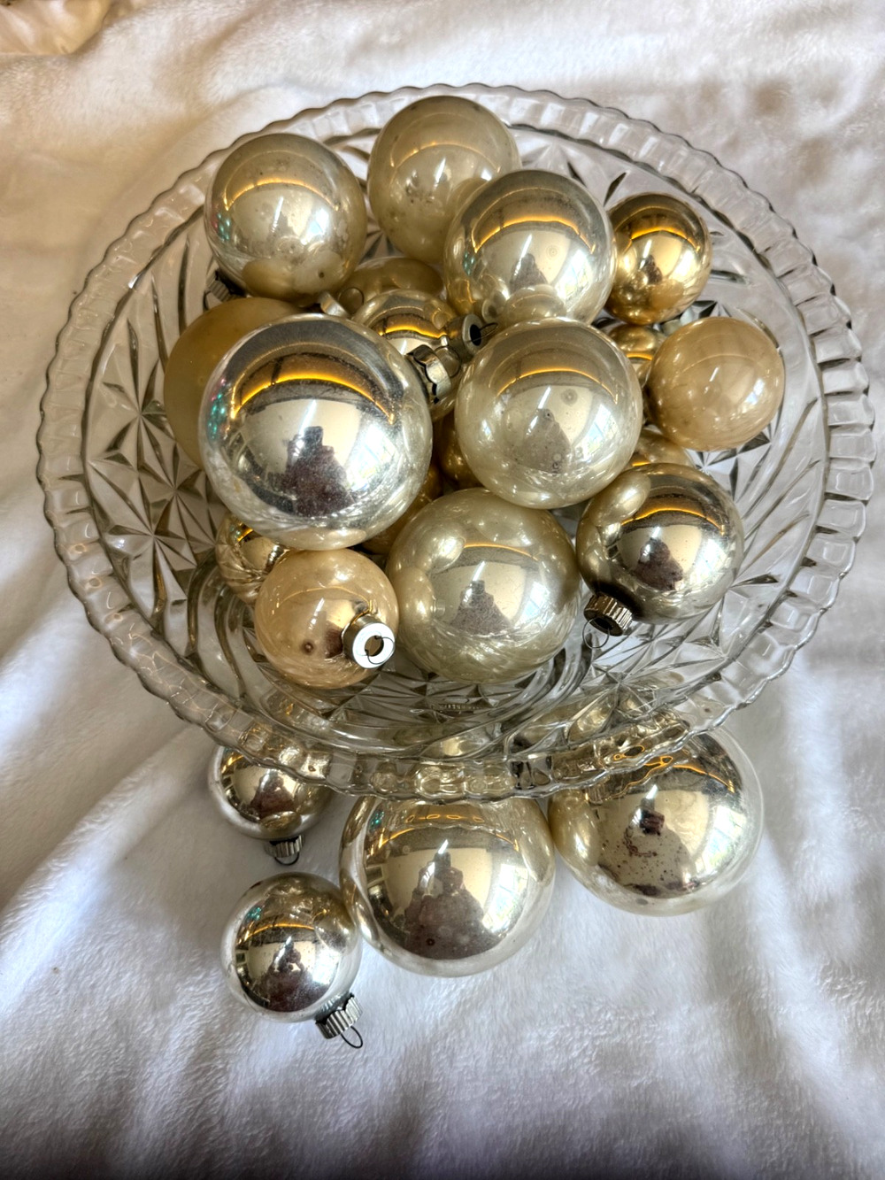 Vintage Silver-Gold Christmas Ornaments 22 (Includ. 4 Shiny Brites) Mixed Sizes